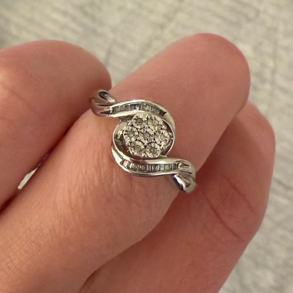 NWT | Women’s Diamond Ring | size 8 - Picture 2 of 8